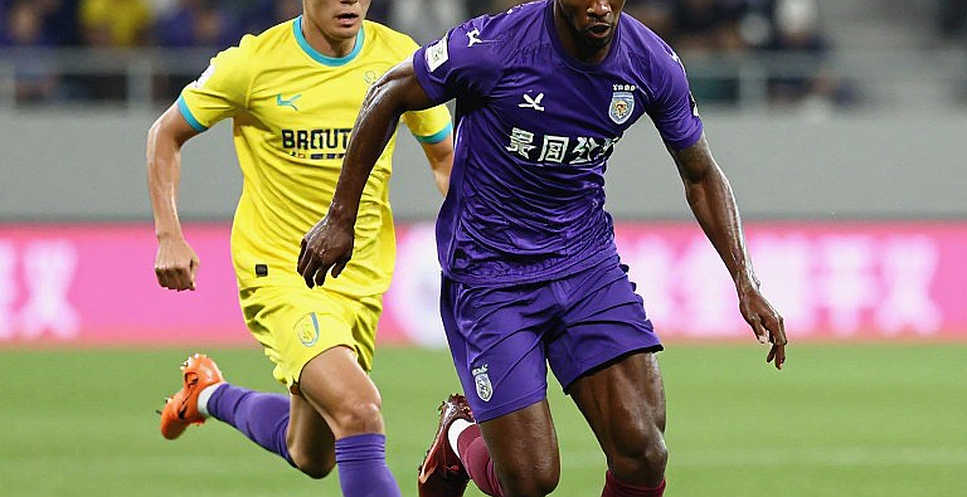 Ba trung vệ ở V-League: tấm khiên của nỗi sợ