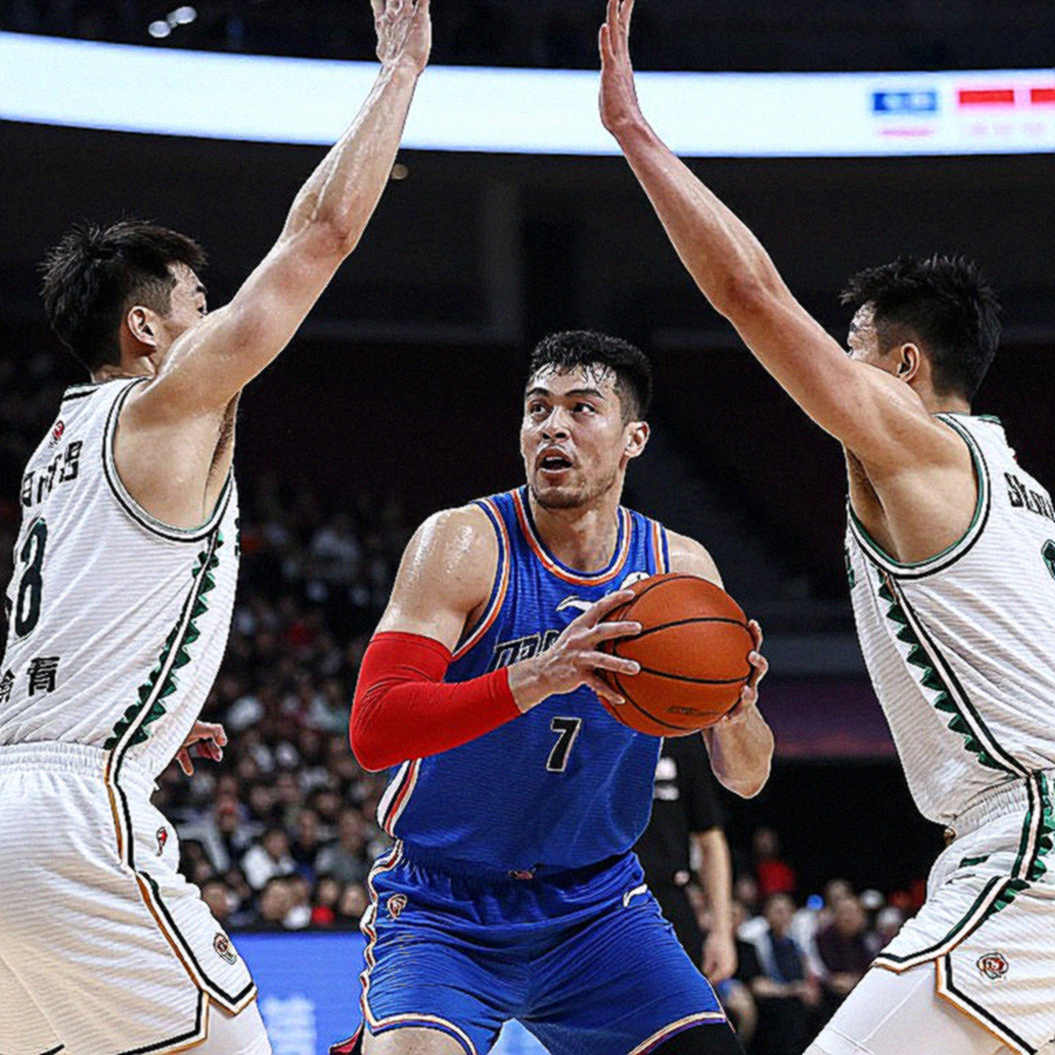 Ömer Yurtseven trở lại Anadolu Efes: “Đưa đội bóng về đúng vị thế EuroLeague”