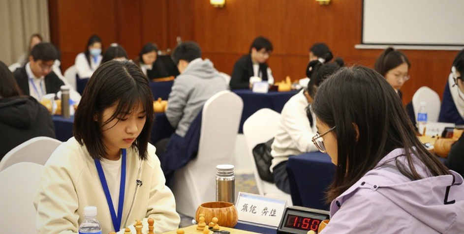 Yağız Kaan Erdoğmuş bất bại 8/10 tại Olympiad cờ vua 2026: kỳ tích tuổi mười bốn và vùng dữ liệu còn chờ kiểm chứng