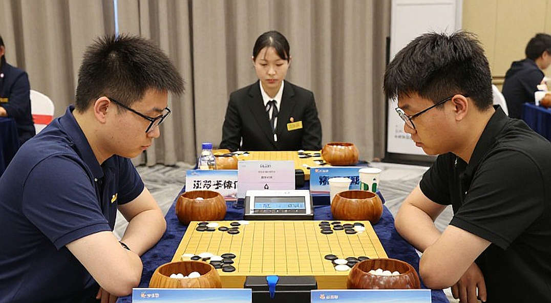 Carlsen tái xuất GCL 2026: Lịch thi đấu dày đặc và bài toán thể lực trước thềm Olympiad Carlsen tái xuất GCL 2026: Lịch thi đấu dày đặc và bài toán thể lực trước thềm Olympiad