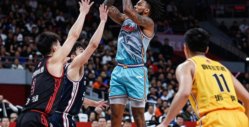 Vụ kiện Kanter Freedom: Khi tự do ngôn luận va chạm với an ninh sân đấu WNBA