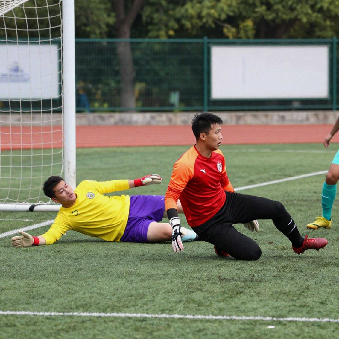Ba vòng siết quanh V.League: dòng tiền mỏng, hạn mức ngoại binh và vùng xám trọng tài Ba vòng siết quanh V.League: dòng tiền mỏng, hạn mức ngoại binh và vùng xám trọng tài