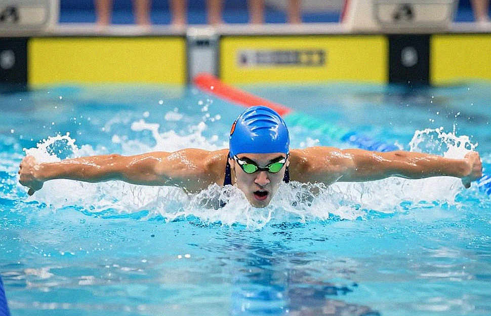 Ba mươi mốt dòng tuyển dụng, không dòng nào ghi lương: bản mô tả vị trí của Tuna Swim Club và cấu trúc thật của bơi lội trẻ Mỹ
