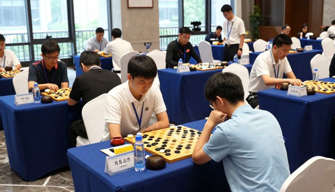 Nihal Sarin đánh rơi thế +2 trong ba nước: Ấn Độ thua Uzbekistan và ngôi vô địch Olympiad treo trên sợi chỉ Nihal Sarin đánh rơi thế +2 trong ba nước: Ấn Độ thua Uzbekistan và ngôi vô địch Olympiad treo trên sợi chỉ