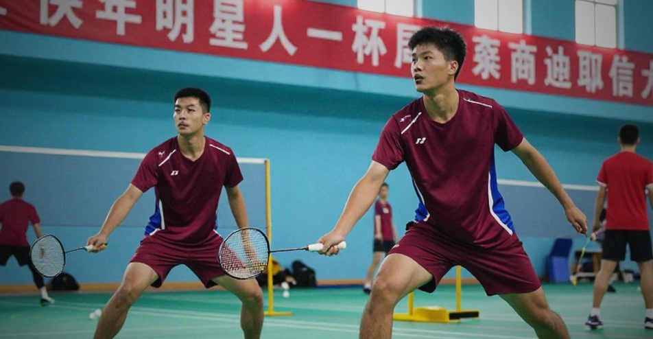 Alwi Farhan tập cùng Kento Momota trước Asian Games 2026: buổi tập không có bảng điểm