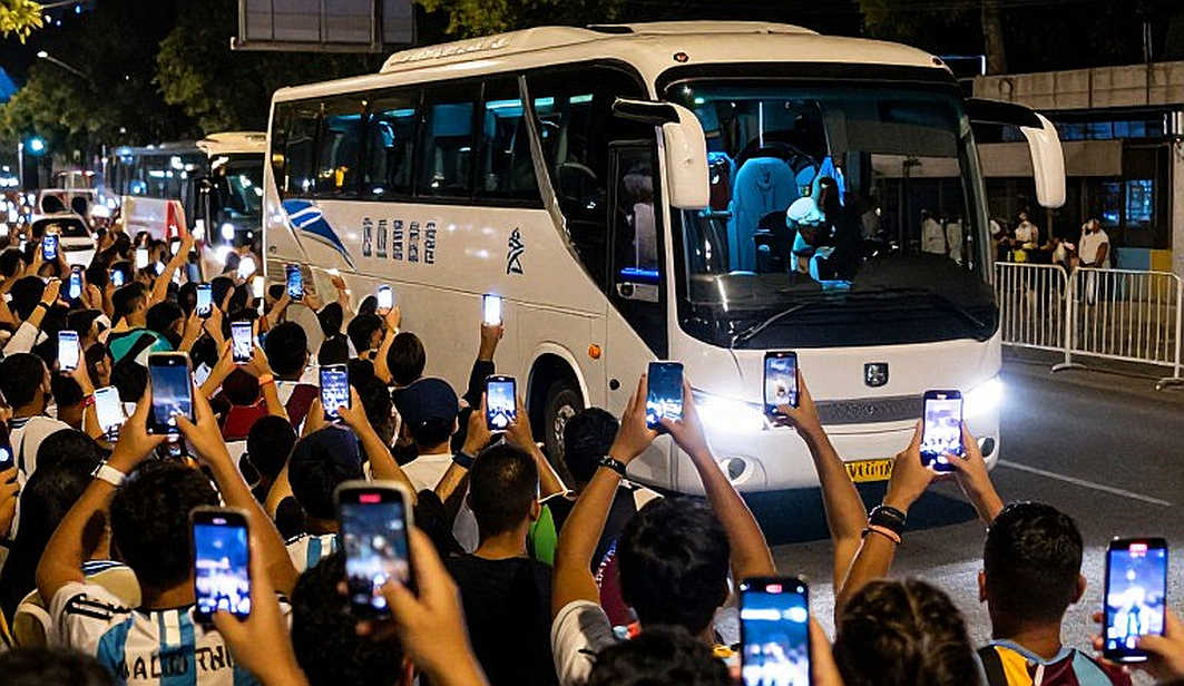 "Sân vận động sẽ bùng cháy" – Ismail Jakobs và canh bạc cảm xúc của Galatasaray trước Barcelona