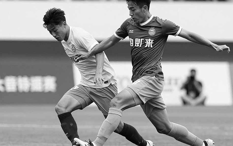 V-League và cú cùi chỏ phút 15: Khi bạo lực lấn át kỹ thuật trên sân cỏ Việt Nam V-League và cú cùi chỏ phút 15: Khi bạo lực lấn át kỹ thuật trên sân cỏ Việt Nam
