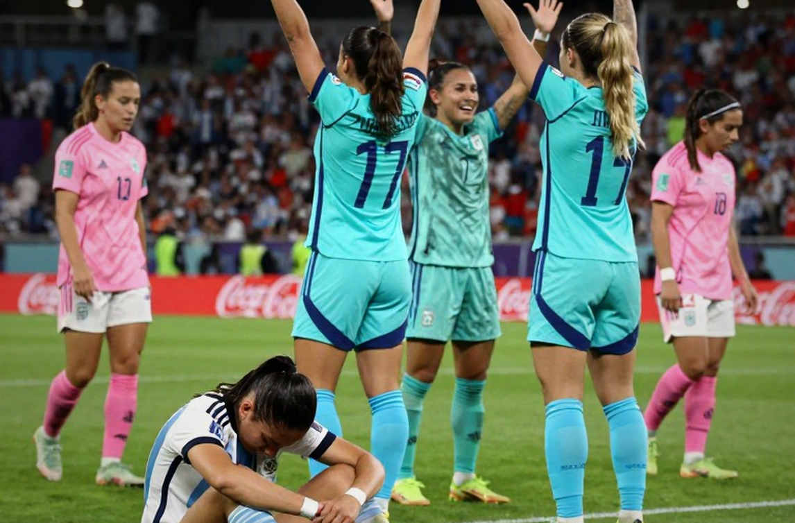 V-League và cú cùi chỏ phút 15: Khi bạo lực lấn át kỹ thuật trên sân cỏ Việt Nam V-League và cú cùi chỏ phút 15: Khi bạo lực lấn át kỹ thuật trên sân cỏ Việt Nam