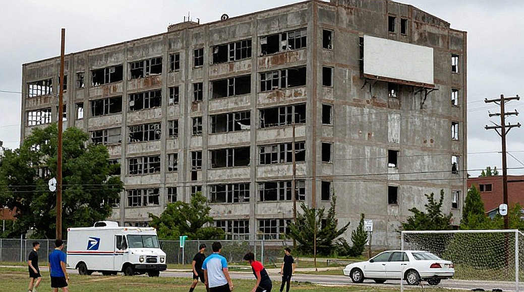 Adou Minh và Williams Minh Hoàng: hai mảnh ghép trong hệ thống ba trung vệ của tuyển Việt Nam Adou Minh và Williams Minh Hoàng: hai mảnh ghép trong hệ thống ba trung vệ của tuyển Việt Nam