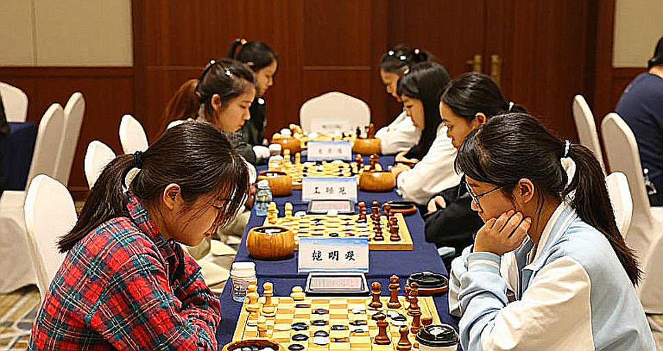 Sau 1.d4 d5: Cuộc di cư khỏi lý thuyết và ánh mắt của người huấn luyện