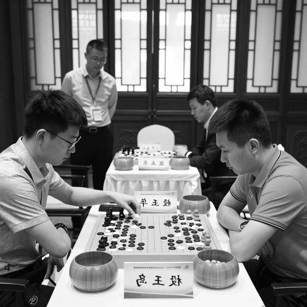 Giữa tâm bão thành tích, tôi tua lại cuộn băng SEA Games 29 để tìm thứ người ta bỏ quên