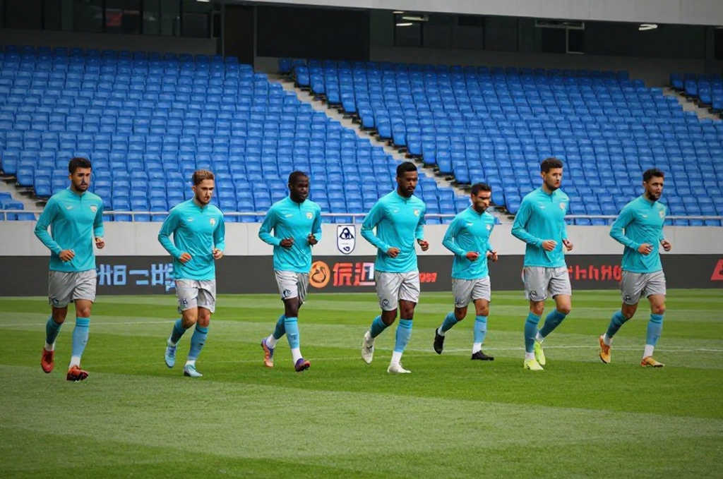 Lyon trong kỳ chuyển nhượng: Điều khoản giải phóng và bảng lương mới là câu chuyện thật