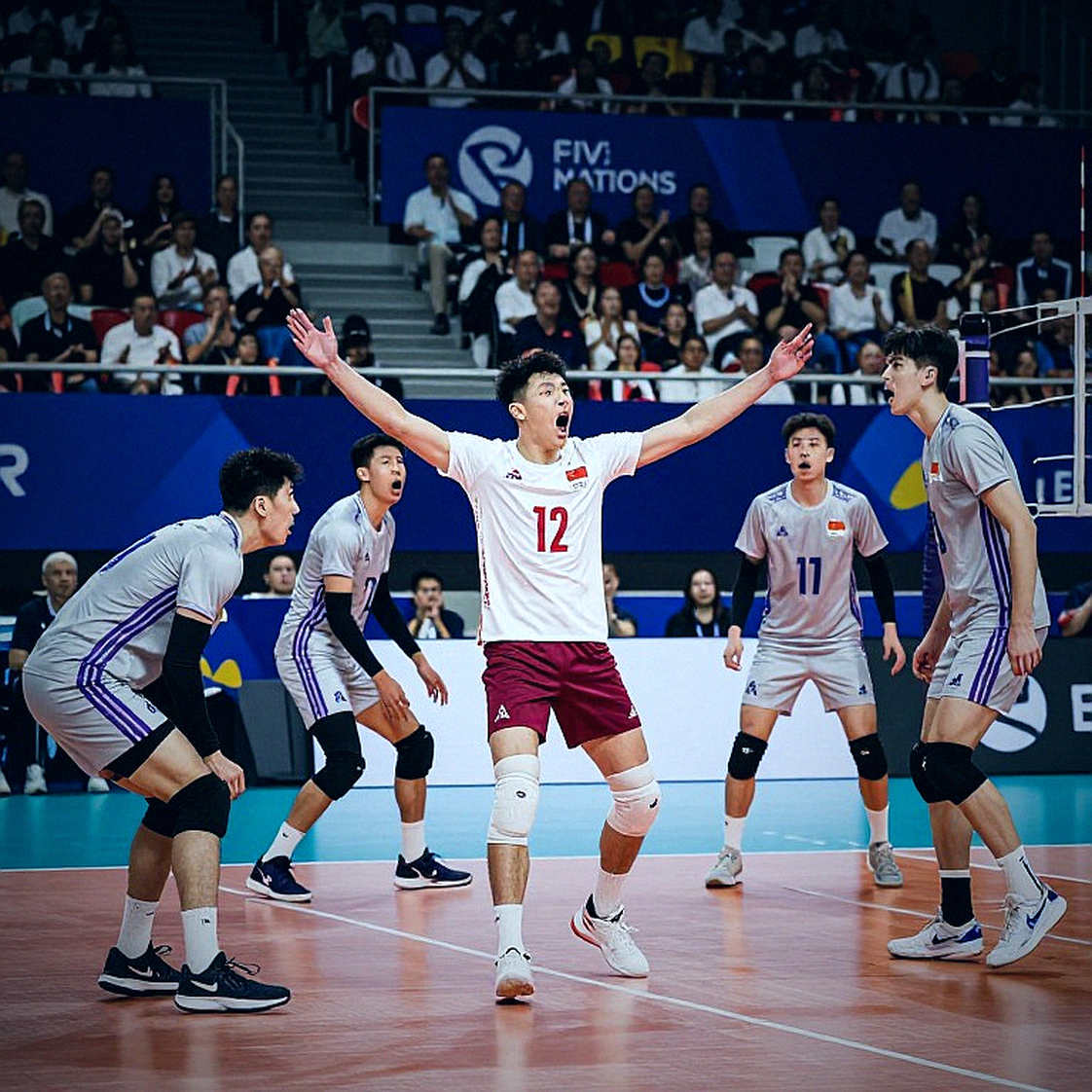 Luis Díaz ca ngợi Julián Quiñones: Khi một lời khen vượt qua ranh giới dữ liệu Luis Díaz ca ngợi Julián Quiñones: Khi một lời khen vượt qua ranh giới dữ liệu