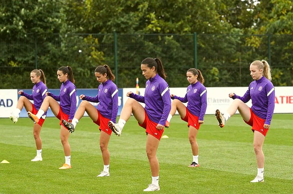 Nhãn 'bóng đá' dán lên một bài viết về sao Thổ: lỗ hổng kiểm định trong đường ống dữ liệu thể thao